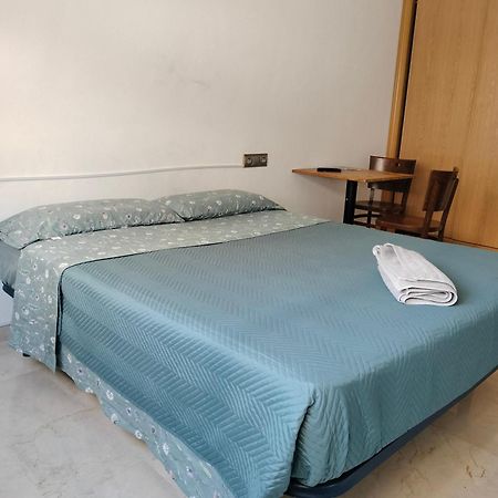 Holiday Centre Deluxe Apartment อาลิกันเต ภายนอก รูปภาพ