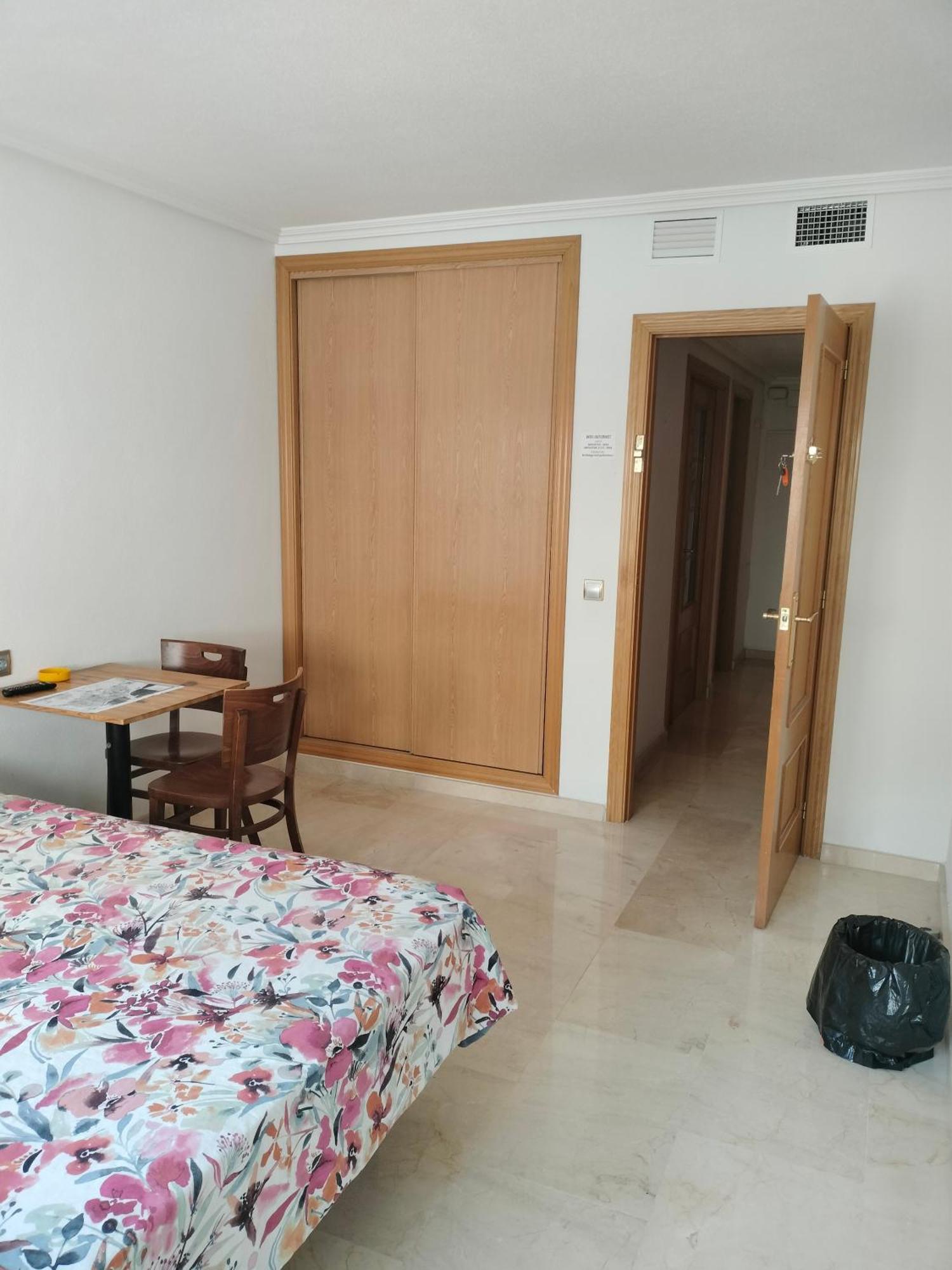 Holiday Centre Deluxe Apartment อาลิกันเต ภายนอก รูปภาพ
