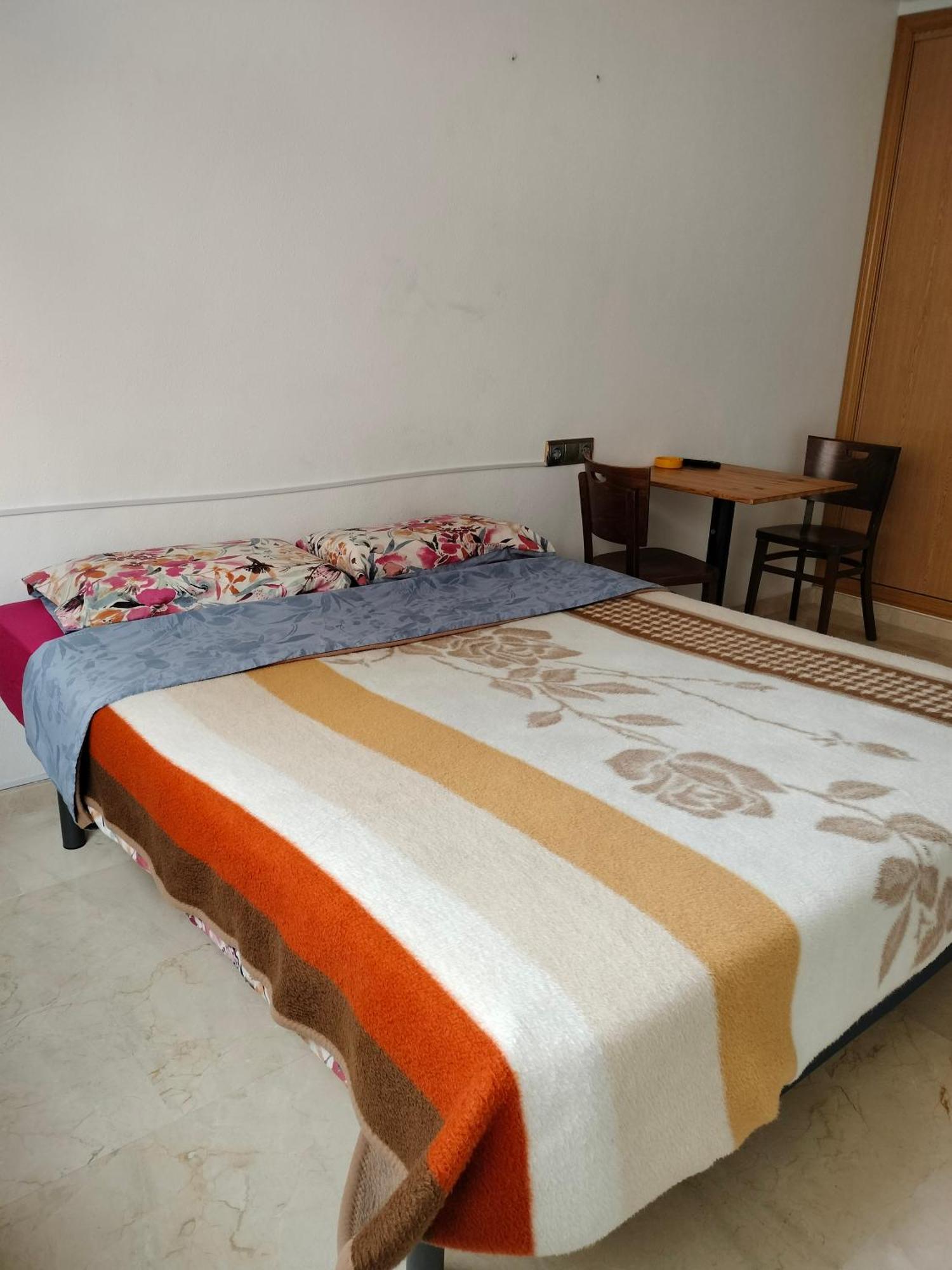 Holiday Centre Deluxe Apartment อาลิกันเต ภายนอก รูปภาพ