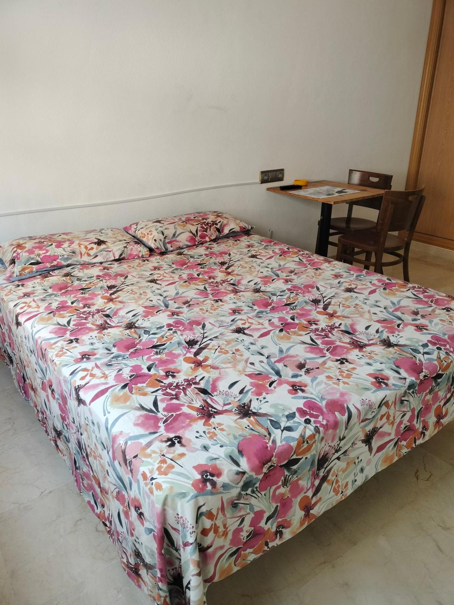 Holiday Centre Deluxe Apartment อาลิกันเต ภายนอก รูปภาพ