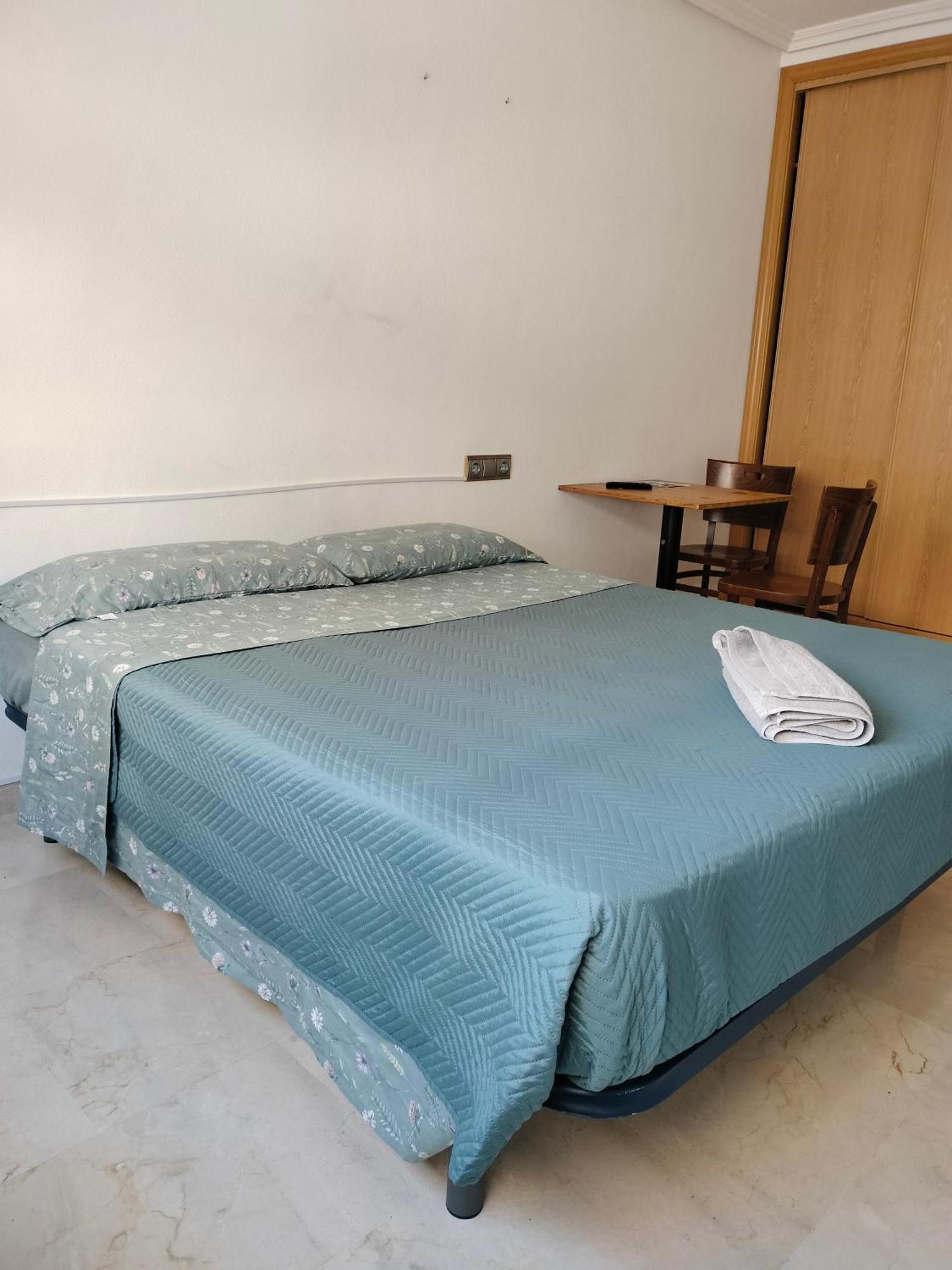 Holiday Centre Deluxe Apartment อาลิกันเต ภายนอก รูปภาพ