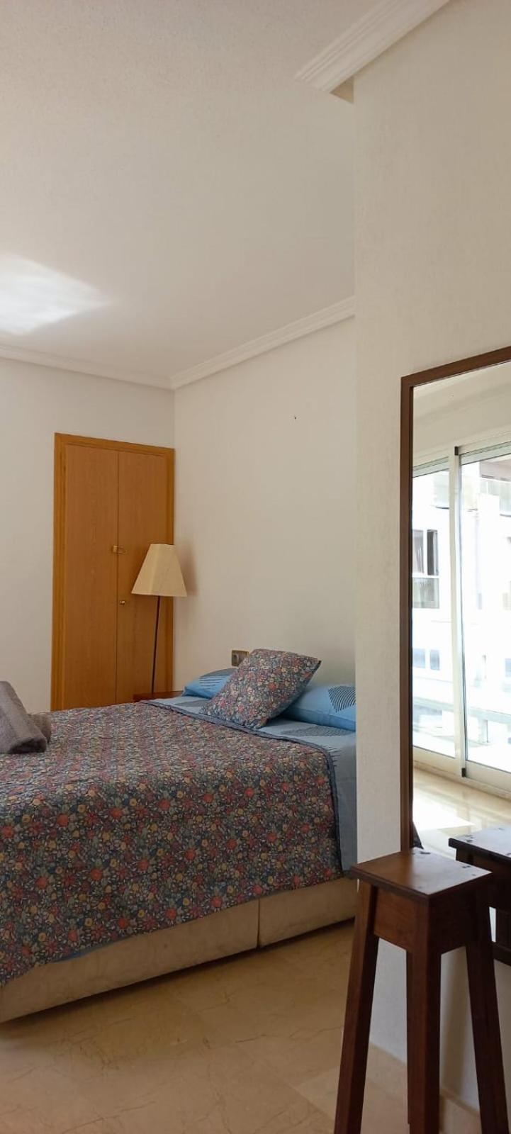Holiday Centre Deluxe Apartment อาลิกันเต ภายนอก รูปภาพ