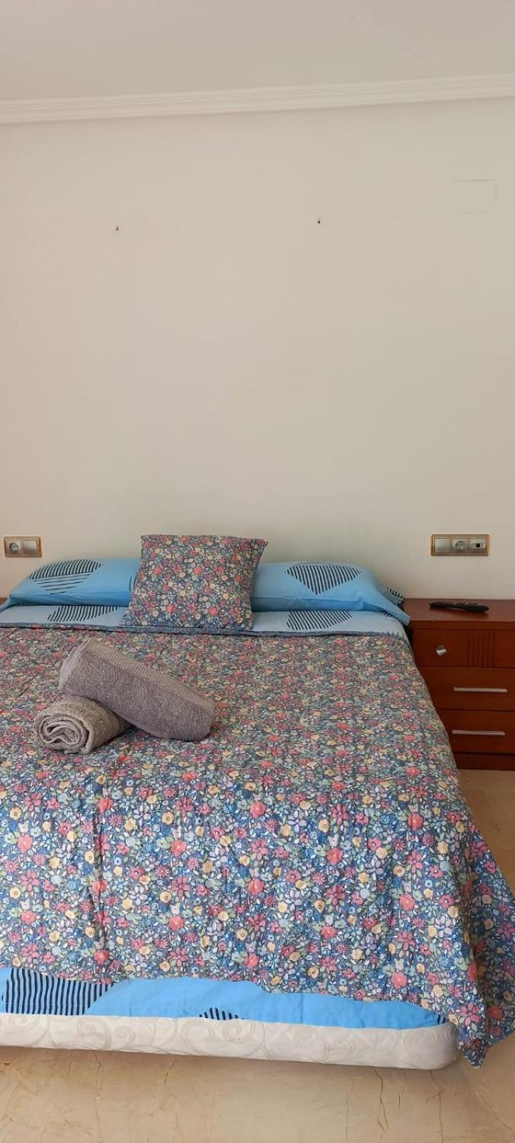 Holiday Centre Deluxe Apartment อาลิกันเต ภายนอก รูปภาพ