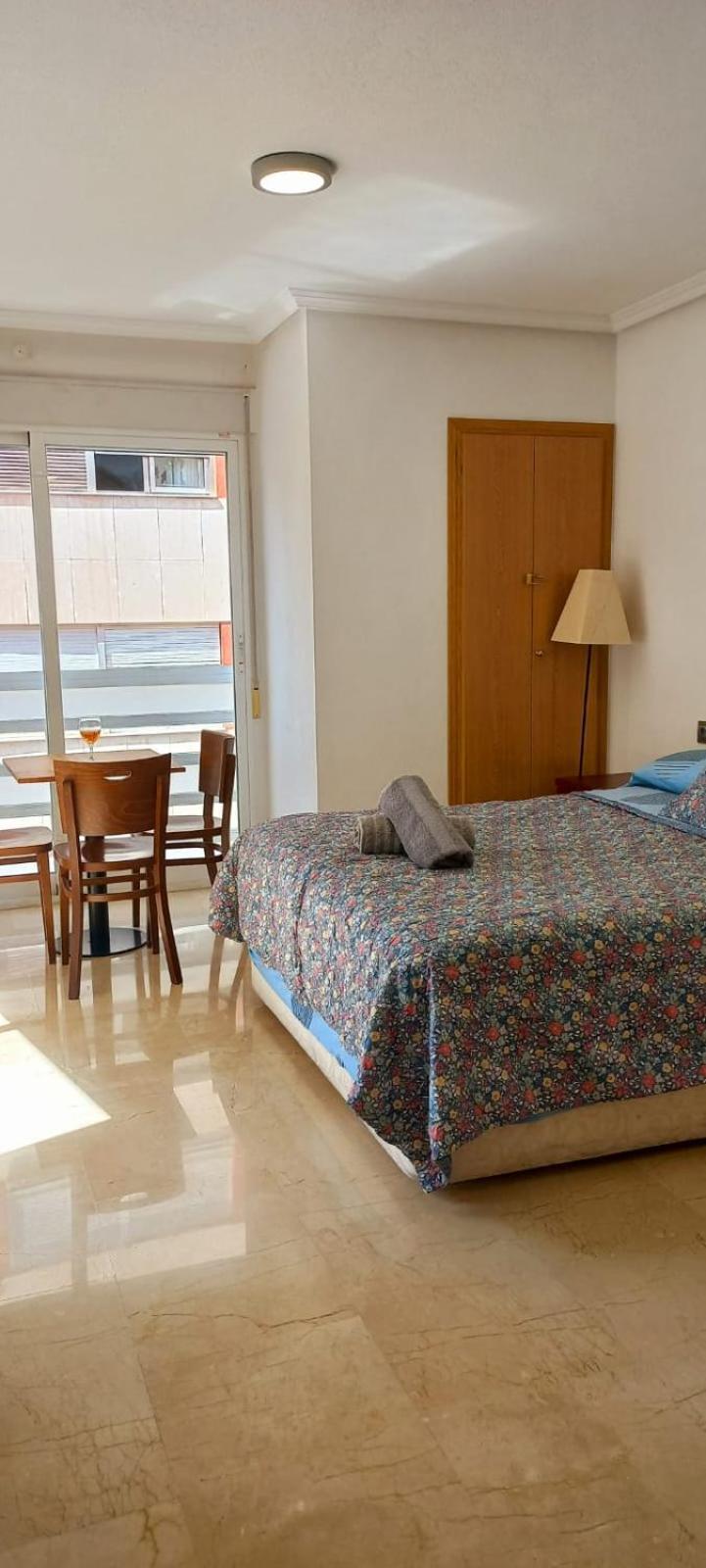 Holiday Centre Deluxe Apartment อาลิกันเต ภายนอก รูปภาพ