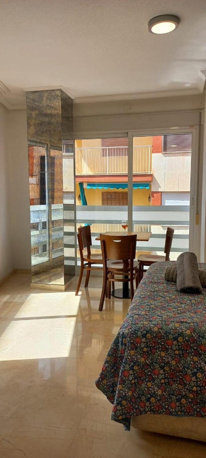 Holiday Centre Deluxe Apartment อาลิกันเต ภายนอก รูปภาพ